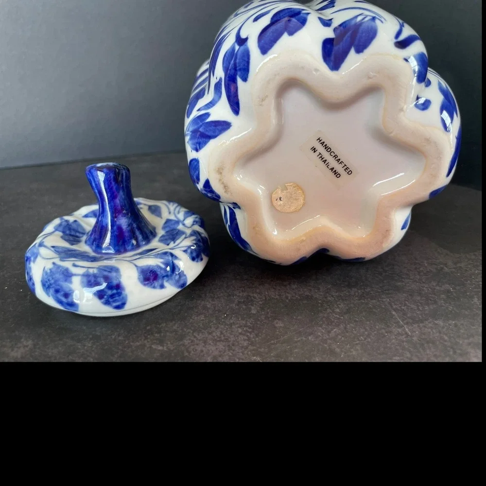 Handcrafted Blue and White Ceramic‎ Bell Pepper Lidded Canister Thailand Floral